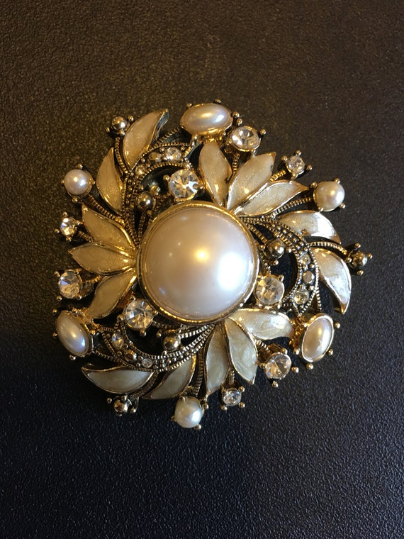 Monet Vintage Wedding Brooch - image 5