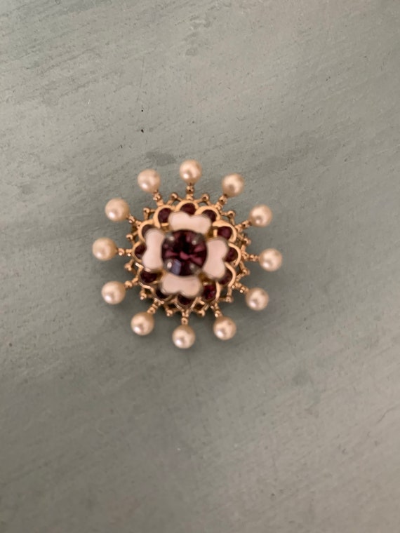 Coro brooch gold tone with pearls and purple stone - image 3