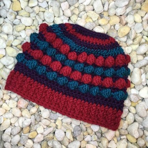 Patrón de ganchillo Andi Bun Hat, gorro de moño con pompón de colores, patrón de crochet de gorro de moño con puntada bobble