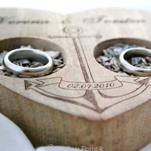 Ring cushion wooden heart small with maritime engraving image 5