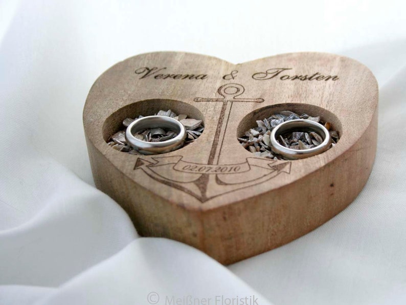 Ring cushion wooden heart small with maritime engraving image 6
