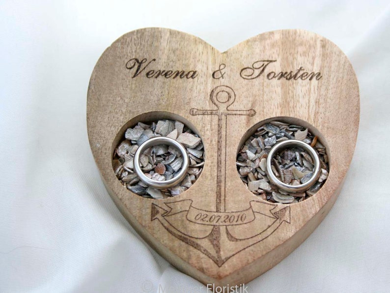 Ring cushion wooden heart small with maritime engraving image 1