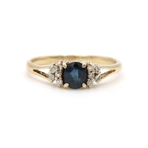 Blue Oval Sapphire And Diamond Cluster Dainty 14K Yellow Gold Ring, Blue Sapphire Ring, Sapphire Jewelry, Diamond Gemstone Ring, Gold Ring