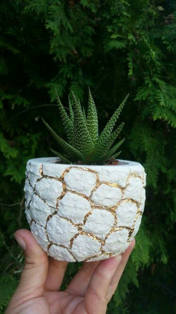 Pineapple Planter/Gold Pineapple/Pineapple Lover/Succulent Planter/Pineapple Decor/Concrete Planter/Housewarming Gift/Metallic Pineapple