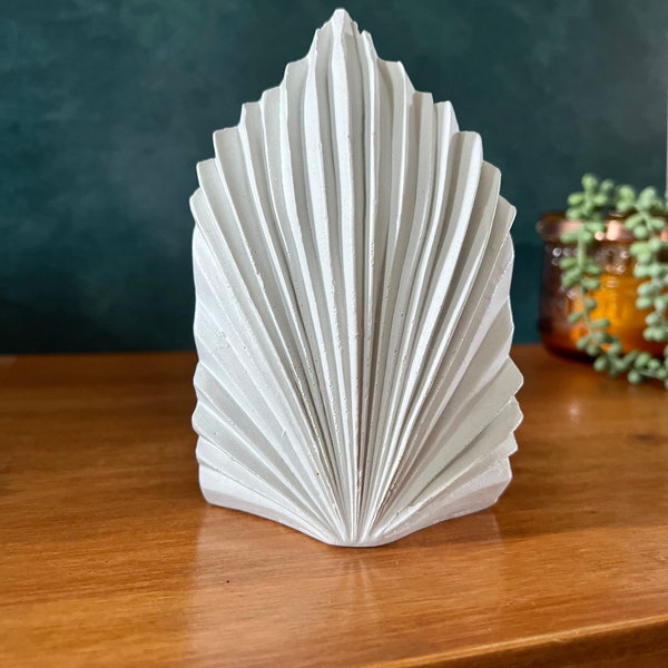 Art Deco White Concrete Palm Leaf