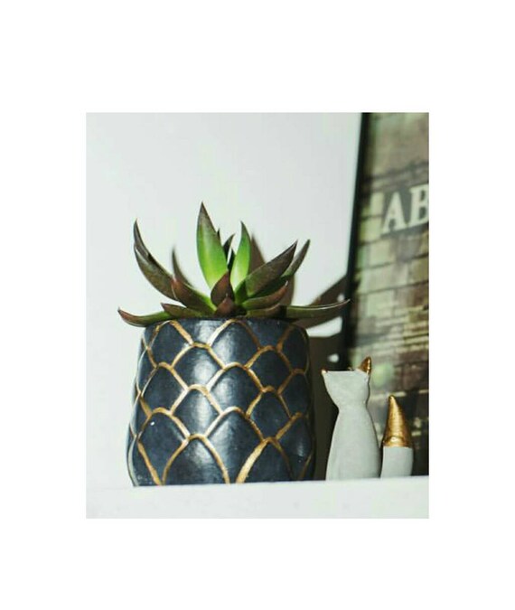 Pineapple Planter/Air Plant Holder/Desk Planter/Pineapple decor/New Home Gift/Housewarming Gift/Succulent Planter/Modern Planter
