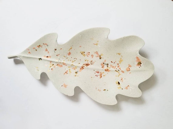 White Concrete Oak Leaf Tray/Ring holder/key tray/Air Plant Holder/bathroom tray/Home Decor/Housewarming/mail tray/catch-all/fall/leaves