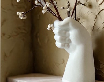Grand vase de fleurs fait main en béton