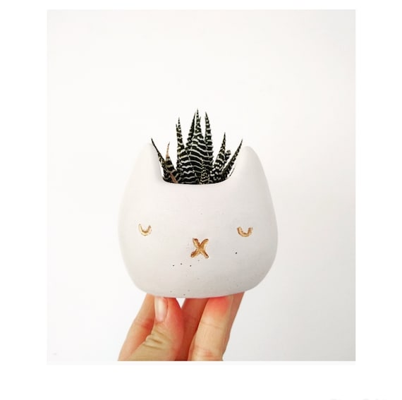 Concrete Cat Planter/Succulent planter/Air Plant Holder/White Planter/HomenDecor/Office Decor/Housewarming Gift/Cat Mom