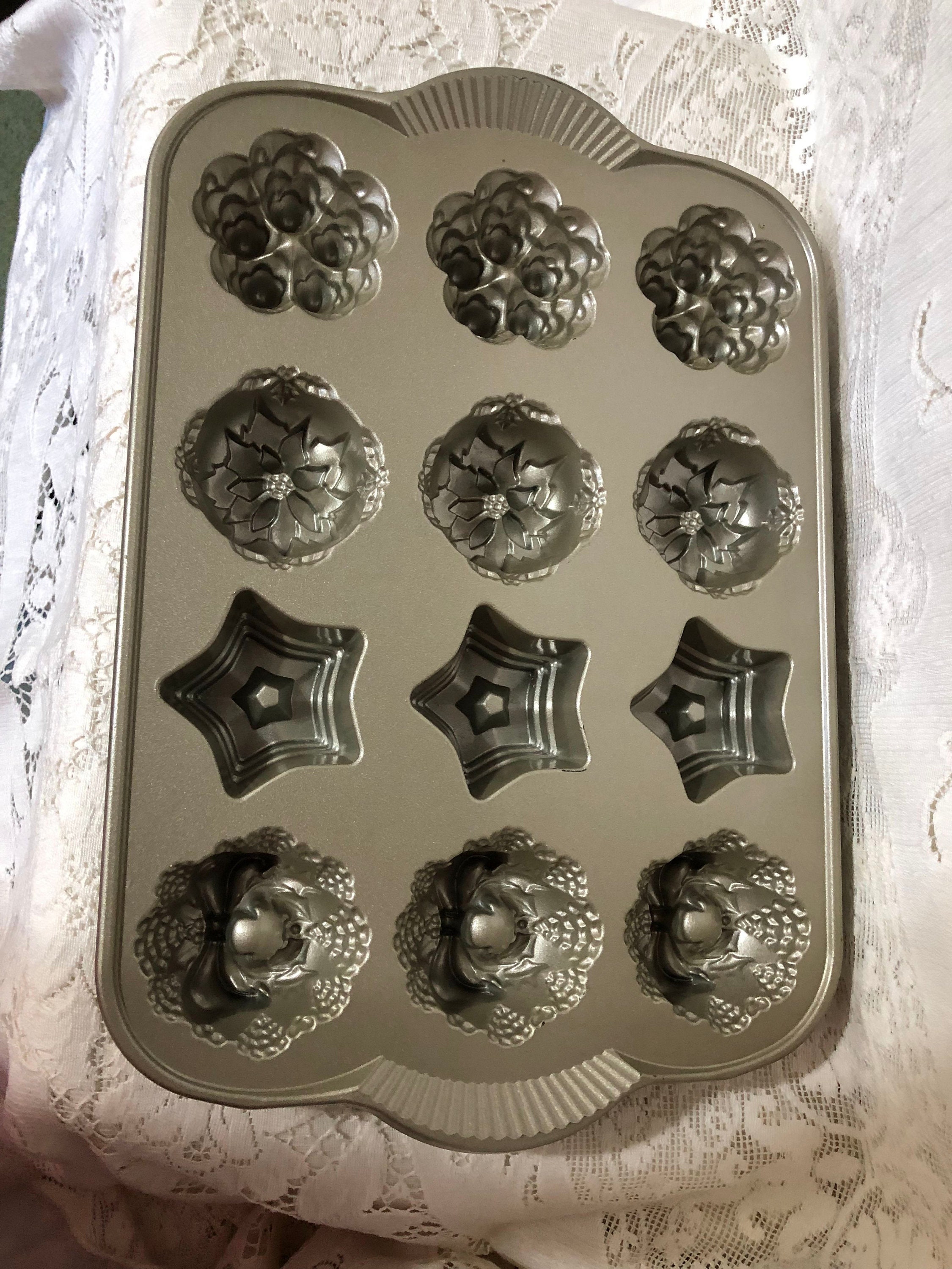 Nordic Ware Holiday Mini Muffin/cake Pan. Cast Aluminum Non-stick 