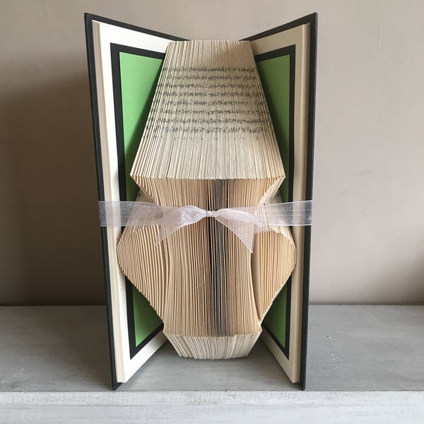 Vase Book Folding Pattern - Mother's Day gift - Gift for her - Teacher's Gift - Housewarming gift - Thank you gift - Flowers - Handmade