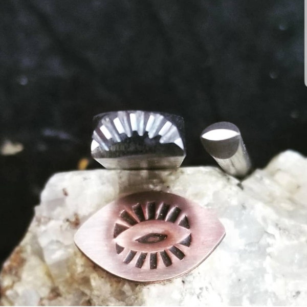 Południowy zachód, ręcznie robiony, srebro, lato, stempel metalowy, stemplowanie, pościg, repusowanie, złotnictwo, miedź, biżuteria, skóra, szkło, Navajo, zachodni