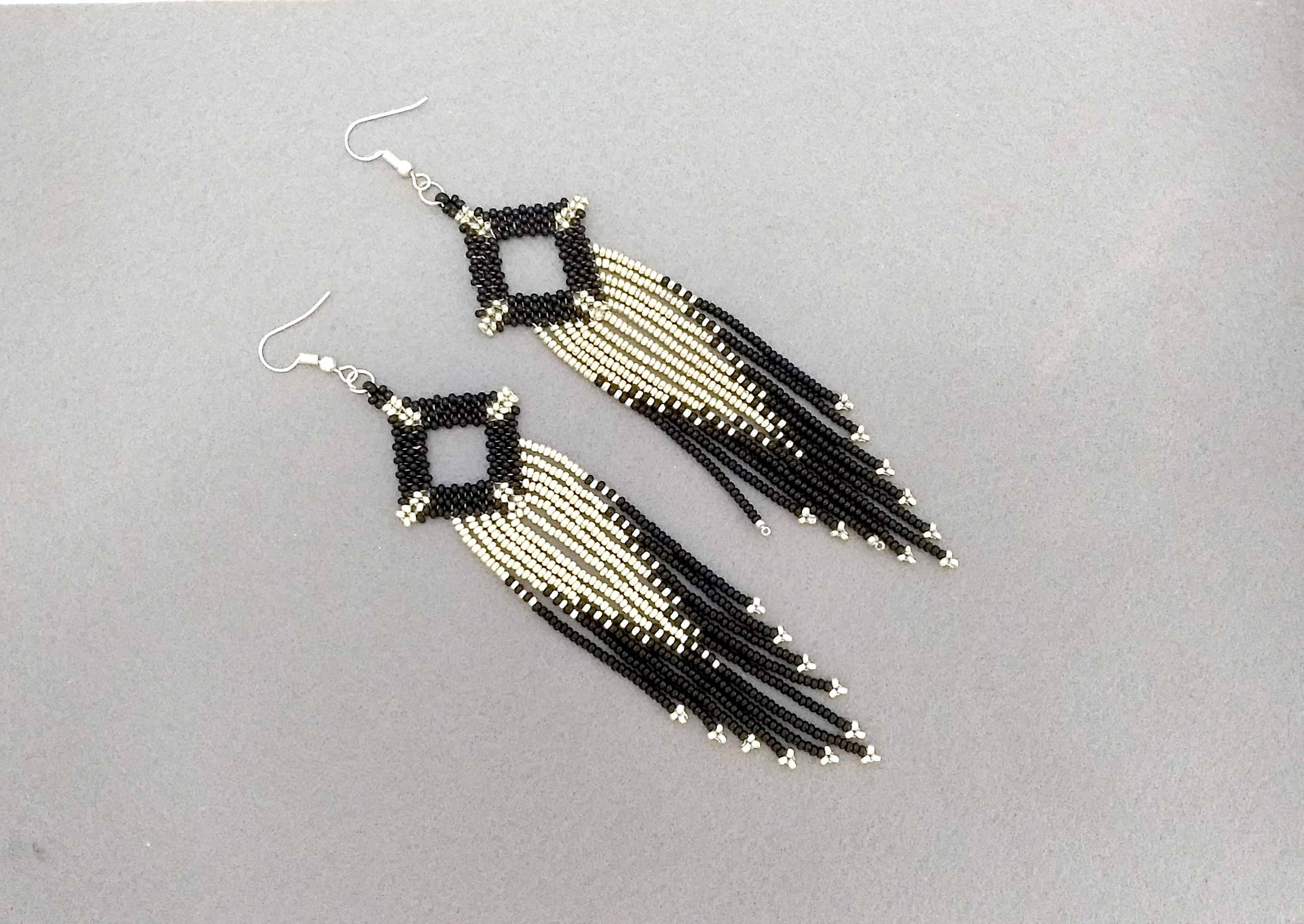[韓国の人気ジュエリー] 925 silver. Black beans earring Black gray silver long seed bead fringe earrings Boho dangle