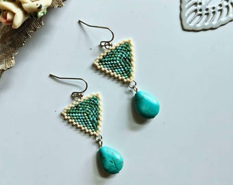 Boucles d'oreilles bohèmes faites main en perles turquoise | Style géométrique minimaliste | Bijoux en perles de rocaille