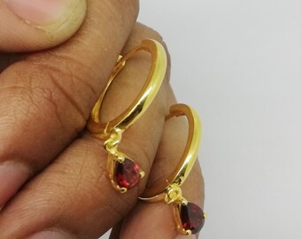 Granat-födelsesten Huggies Hoops-örhängen, 925 silverörhängen Huggies, minimalistiska örhängen, hängande droppar Huggies, små fina Hoops Huggies