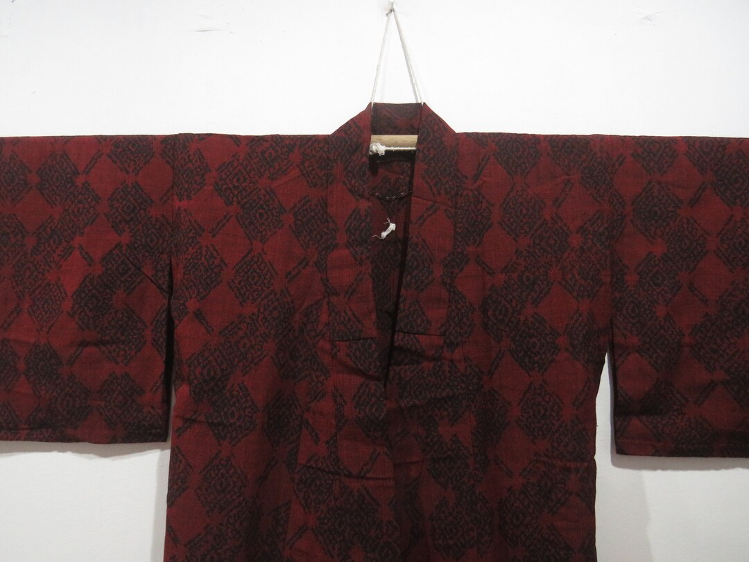 Vintage reds kimono with hand painted detail ^^^