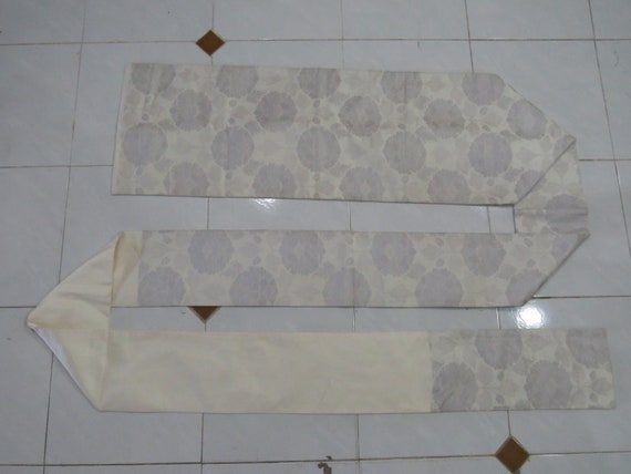 Vintage Brick White and Silver Silk Nagoya Obi With Flower