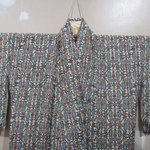 Vintage japanischer Kimono weiße Farbe Blumenmuster Kimono Robe Nachtwäsche 02MAY23-07