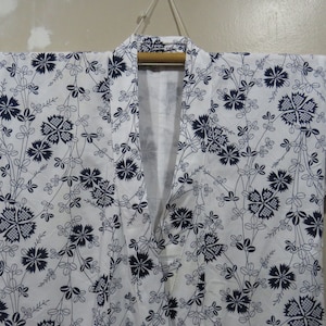 Vintage Japanese cotton yukata white and dark blue color flower pattern kimono robe nightwear 11OCTOBER22-09