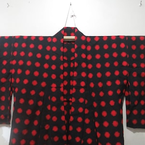 Vintage japanischer Kimono schwarz und rot muster Kimono Nachtwäsche 19JUNE23-08