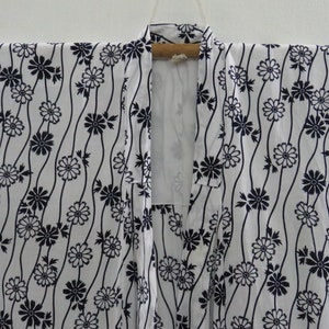 Vintage Japanese cotton yukata white and dark blue color flower pattern kimono robe nightwear 28NOVEMBER00-08