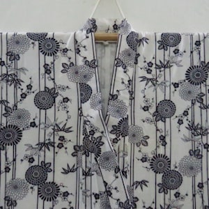 Vintage Japanese cotton yukata white and dark blue color flower pattern kimono robe nightwear 22JUNE01-03
