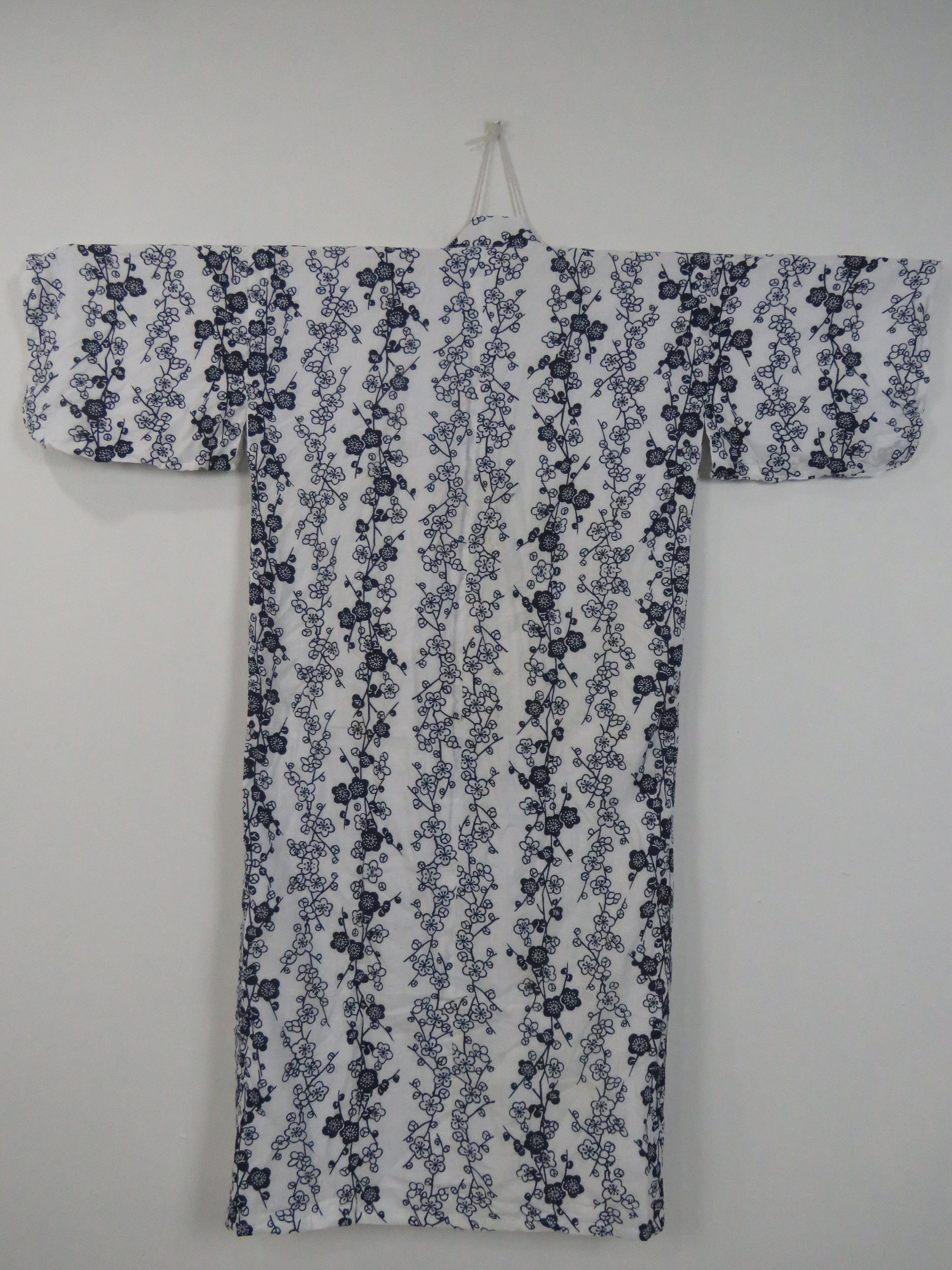 【2025A/W新作★送料無料】 Vintage Japanese Cotton Yukata White and Dark Blue Color 着物・浴衣