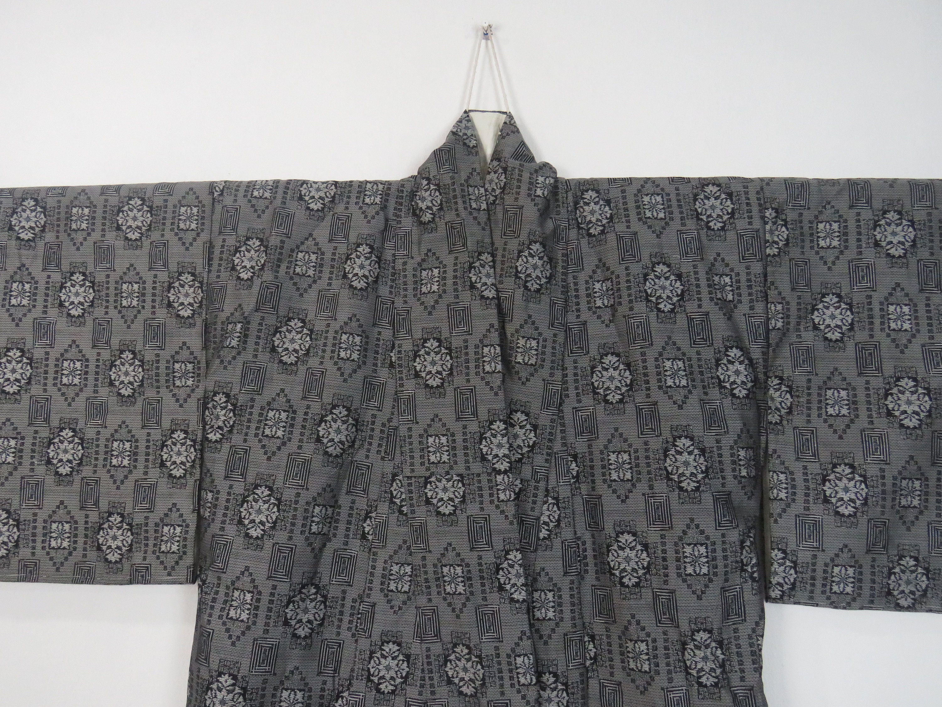 Vintage japońskie kimono czarno-białe abstrakcyjne wzory