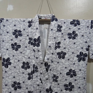Vintage Japanese cotton yukata white and dark blue color flower pattern kimono robe nightwear 03FEBRUARY23-14