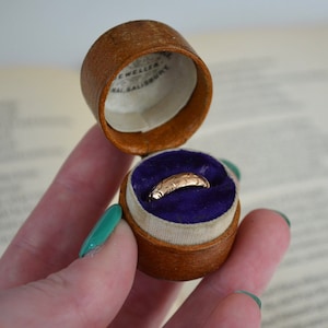 Antique Ring Box in Brown Leather