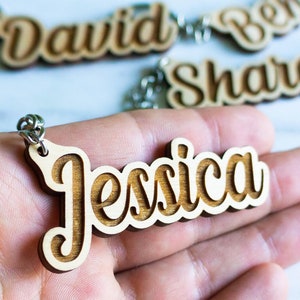 Gepersonaliseerde houten naamsleutelhanger | Op maat gegraveerde houten sleutelhanger | Aangepaste houten sleutelhanger | Milieuvriendelijke sleutelhanger | Uniek cadeau voor hem of haar