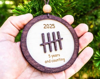 Gepersonaliseerd jubileumornament | Cadeau 5 jaar jubileum | Aangepast cadeau voor 5e verjaardag | Kerstornament voor stel