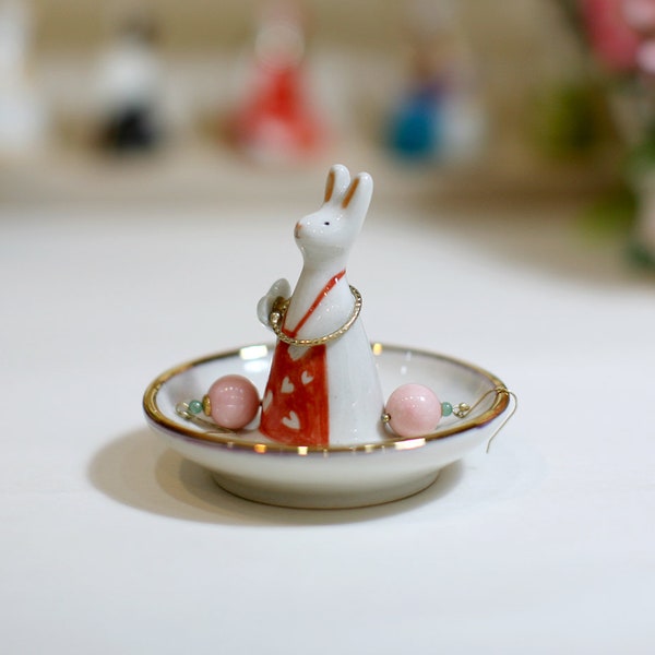 Rabbit/Jewelry ring cone/Ring holders/Animal ceramics/Jewelry Dish/Handmade ceramics/Earring storage dish/Birthday gift/Cute ring display