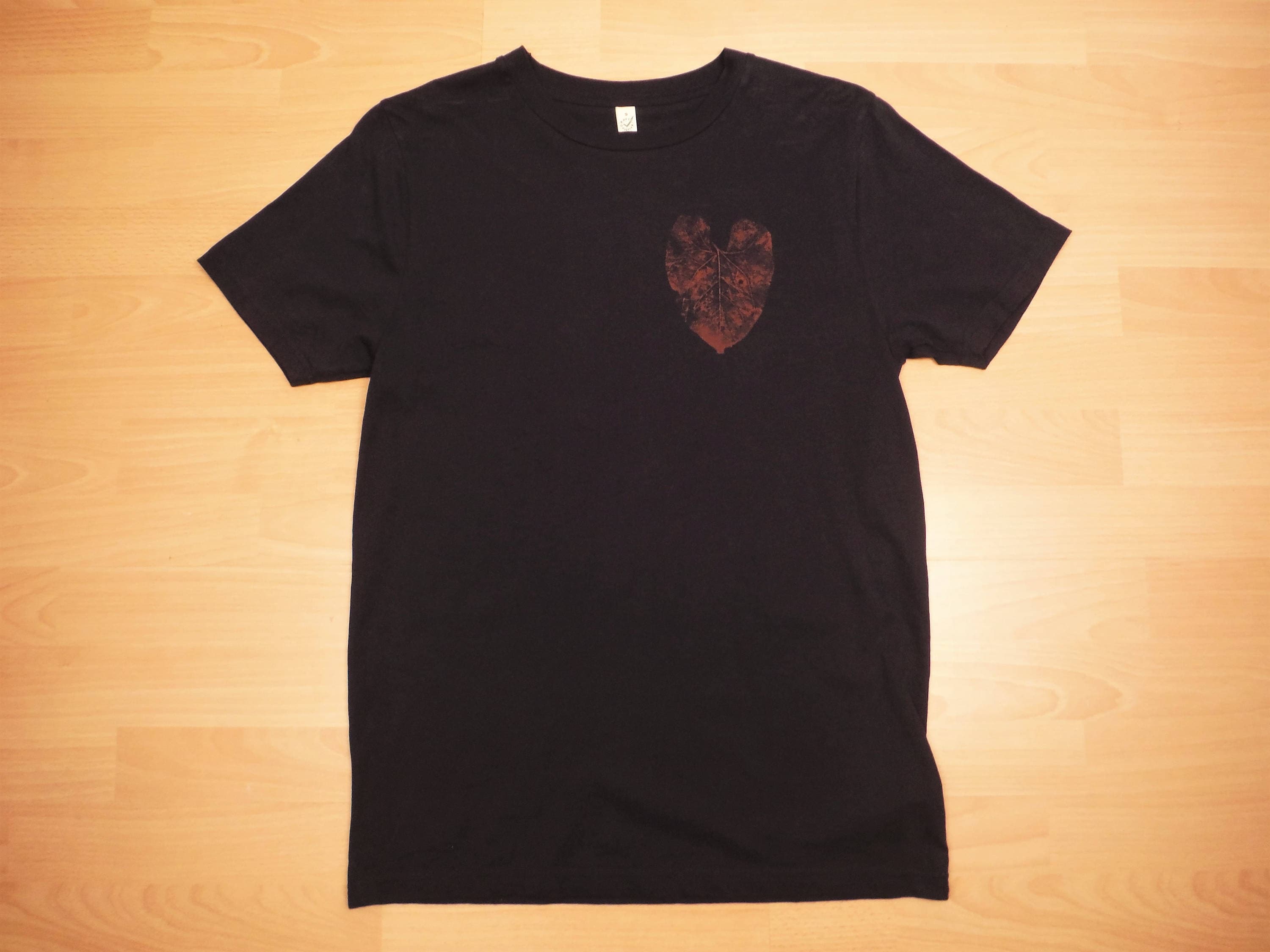 Leaf Heart T-shirt Navy Blue 100% Organic Cotton Fair Trade Bleach