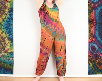 Tie Dye Dungarees Burnt Orange et Rainbow Boho Jumpsuit Loungewear Comfy Festival Romper Onesie by Bare Canvas