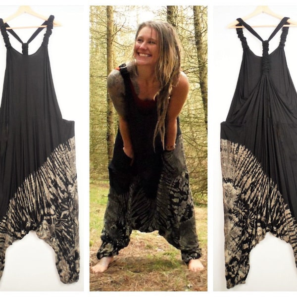 Tie Dye Harem Jumpsuit Monochrome Festival Dungarees Comfy Overalls Noir et Blanc Romper Onesie par Bare Canvas Clothing