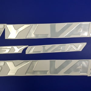 Sylvan Boats-embleem 28" chroom + GRATIS SNELLE levering DHL Express - Stickersset - Grafische sticker