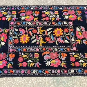 1960 /// Antique Suzani Fabric / Velvet Bedspread / Vintage Table Cloth / Suitable For Wall Hanging / Colorful Tapestry / Velvet Suzani