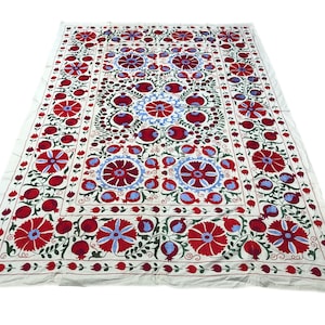 Vintage Designer Fabric with Perfect Floral Circles, Suzani Table Cover, Handmade Bedspread, Silk Embroidery Suzani, Bohemian Unique Bedding