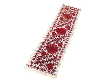 Vintage Floral Suzani Table Runner: Handmade Boho Tapestry