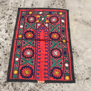 Antique SUZANI for Bohemian Decors - Tribal Design Handmade Suzanis - Suzani Table Cover - Suzani Wall HANGING - Vintage Suzani Fabrics