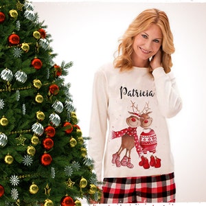 Paare personalisierte Weihnachtspyjamas mit zwei Rentieren mit der roten Nase Liebhaber Weihnachten Pyjamas Long Sleve Top & Bottoms in voller Länge Xmas PJs Bild 3