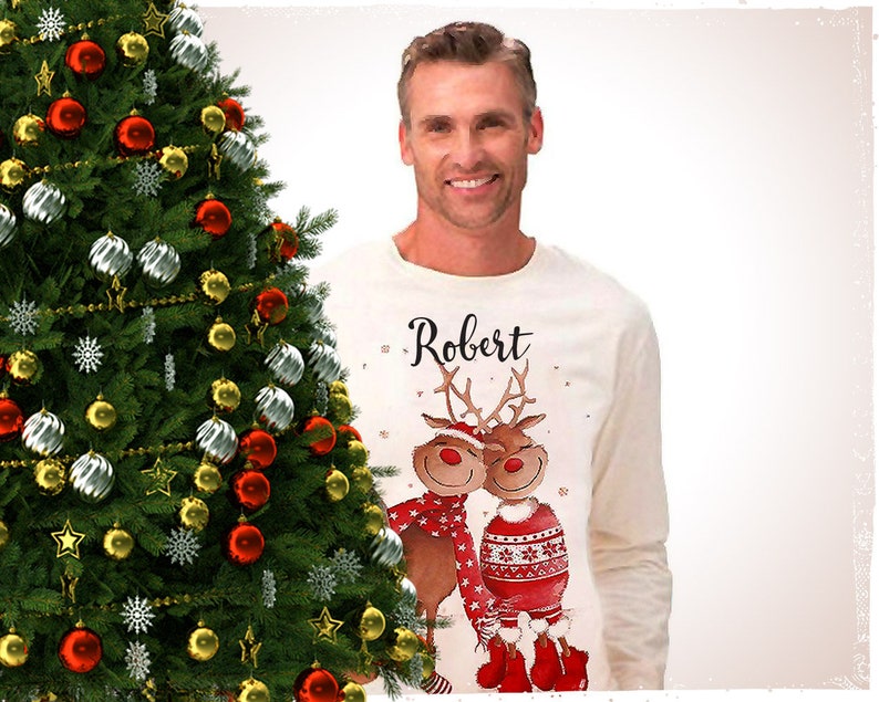 Paare personalisierte Weihnachtspyjamas mit zwei Rentieren mit der roten Nase Liebhaber Weihnachten Pyjamas Long Sleve Top & Bottoms in voller Länge Xmas PJs Bild 2