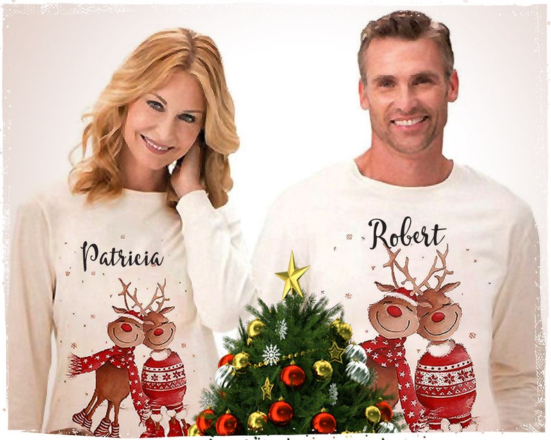Paare personalisierte Weihnachtspyjamas mit zwei Rentieren mit der roten Nase Liebhaber Weihnachten Pyjamas Long Sleve Top & Bottoms in voller Länge Xmas PJs Bild 4