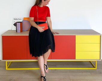 Komoda w stylu Mid Century Modern w kolorze pomarańczowym, żółtym i naturalnym dębie, kredens, szafka RTV
