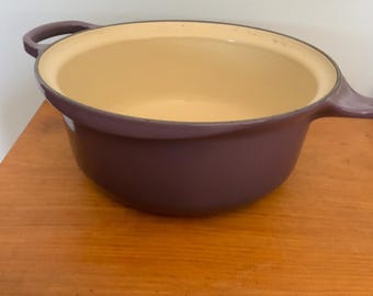 Lilafarbene Soßenkelle von Le Creuset, ohne Deckel, aus Gusseisen, in Frankreich hergestellt