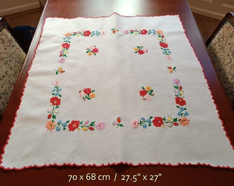 Hand-embroidered 27"x27" vintage small linen tablecloth, square table topper with Hungarian (Kalocsa) embroidery