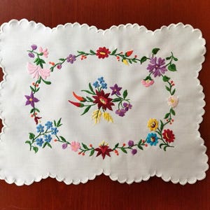 Hand embroidered vintage doily, small tablecloth, table runner with authentic Hungarian, Kalocsa embroidery (14&quot;x11&quot;)