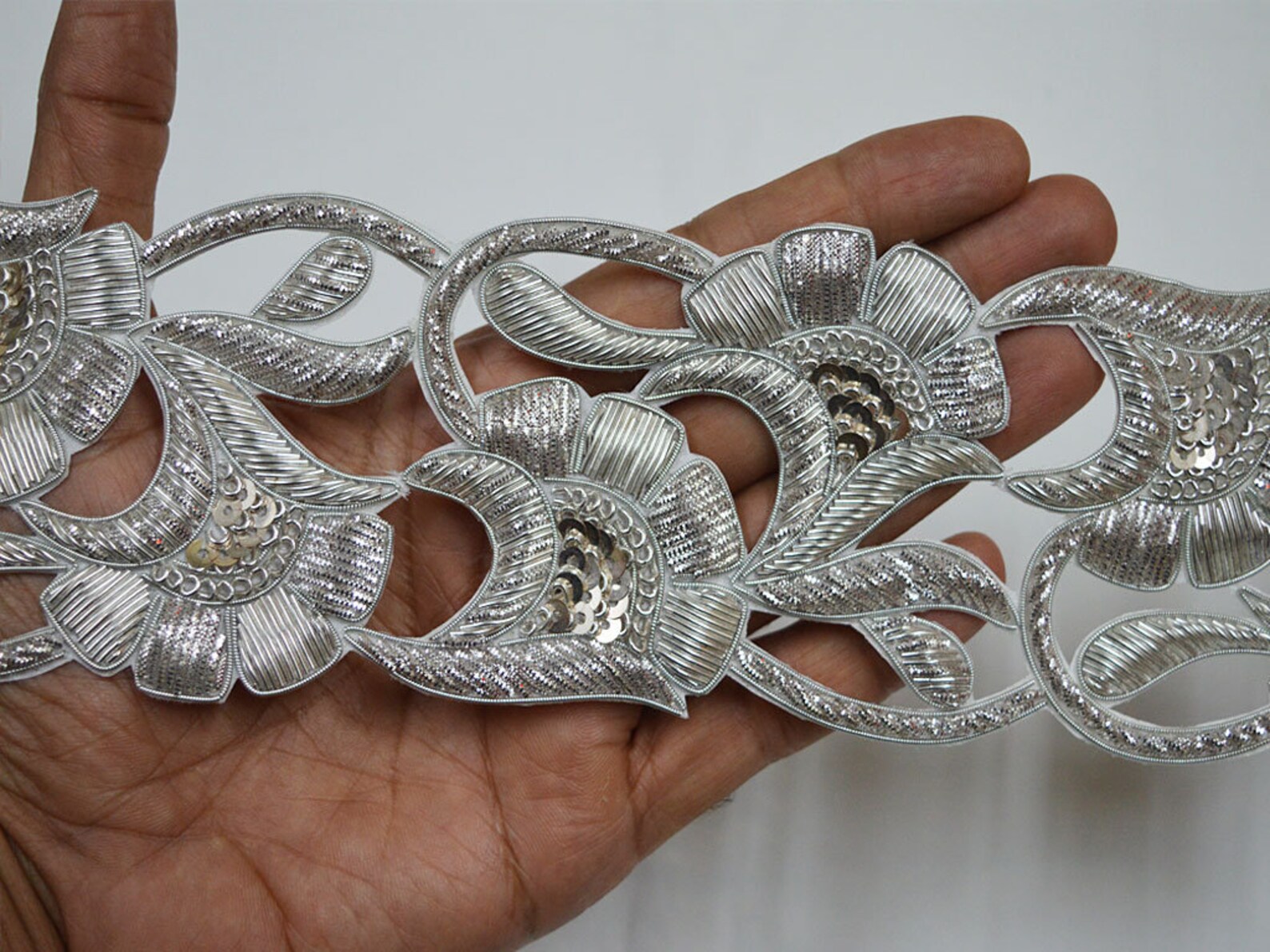 кружево из серебра. серебряные кружева. серебристое кружево. серебряные кружева. серебристое кружево.