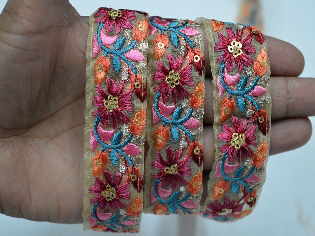 Vintage saree Border Magenta Embroidered Sari Lace Sewing Trim 1 Yard Ribbon.